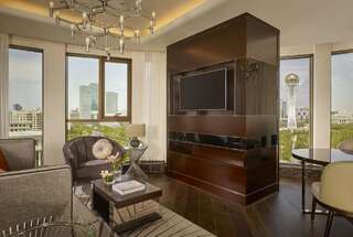 Отель The Ritz-Carlton Нур-Султан Полулюкс с 1 кроватью размера «king-size» и видом на город-1