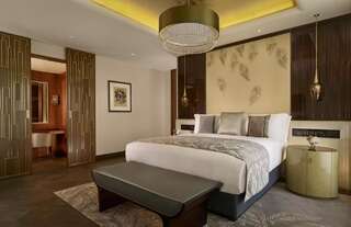 Отель The Ritz-Carlton Нур-Султан Люкс Carlton с 1 кроватью размера «king-size» и доступом в клубный лаундж - Вид на город-3